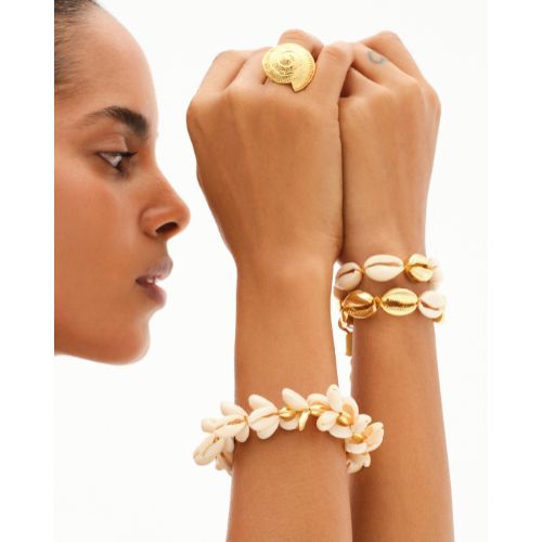 Concha Multi Natural Puka Cowrie Bracelet